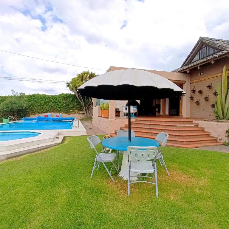Pifo Pool House free Airport pickup Tours - Three-Bedroom House - 39