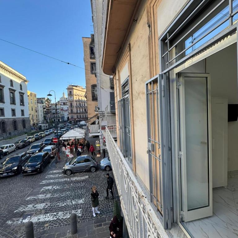 Residenza Castel Capuano - Appartamento con 3 Camere da Letto e con Balcone - 35
