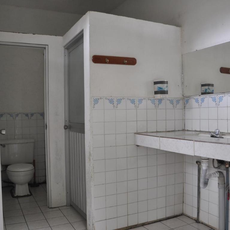 A Welcome Break Hostal - Twin Room with Shared Bathroom - 1