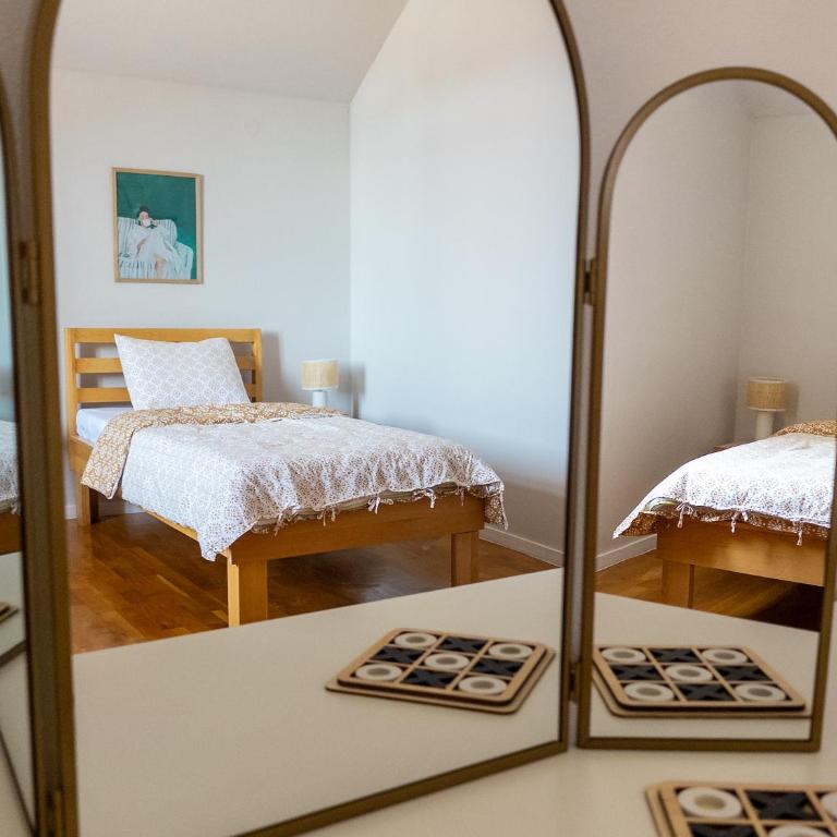 Modern 3BR Near Old Town, Balcony, Free Parking - Three-Bedroom Apartment with Balcony - 8