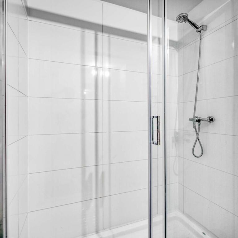 Espacio Urbano- 3D with Wifi - Three-Bedroom Apartment with View - 10