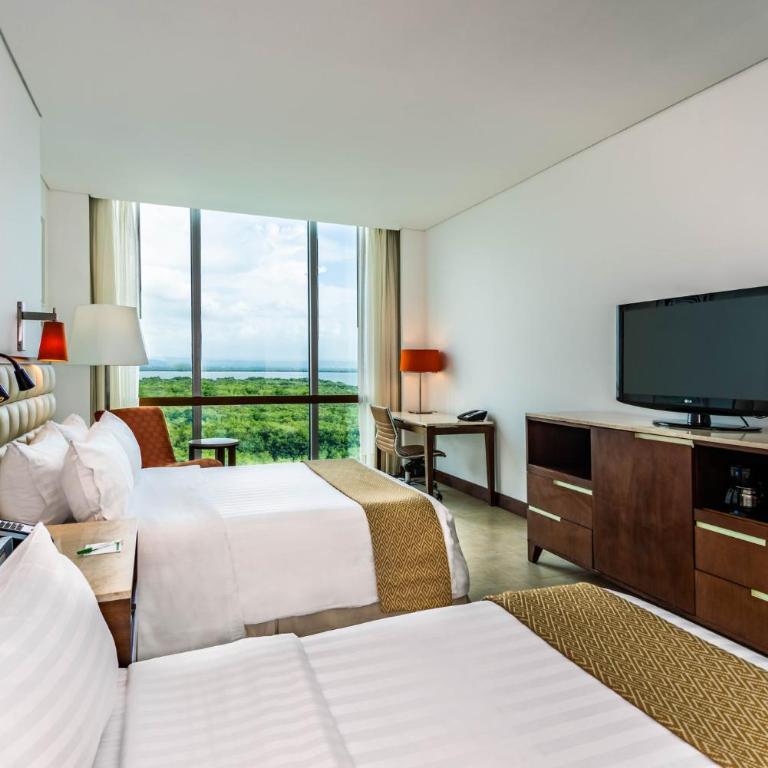 Holiday Inn Cartagena Morros by IHG - Deluxe Double Room with Two Double Beds - 6