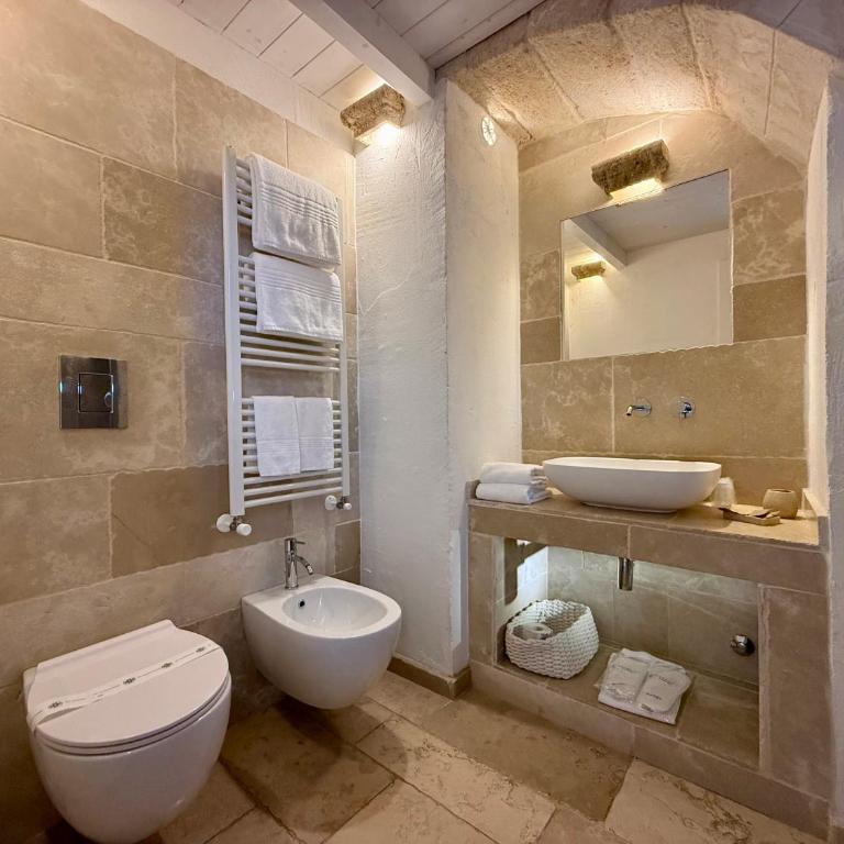 Vittorio Emanuele Charming Suites - Camera Matrimoniale con Vasca Idromassaggio - 1
