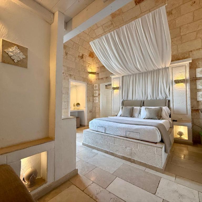 Vittorio Emanuele Charming Suites - Camera Queen con Vasca Idromassaggio - 1