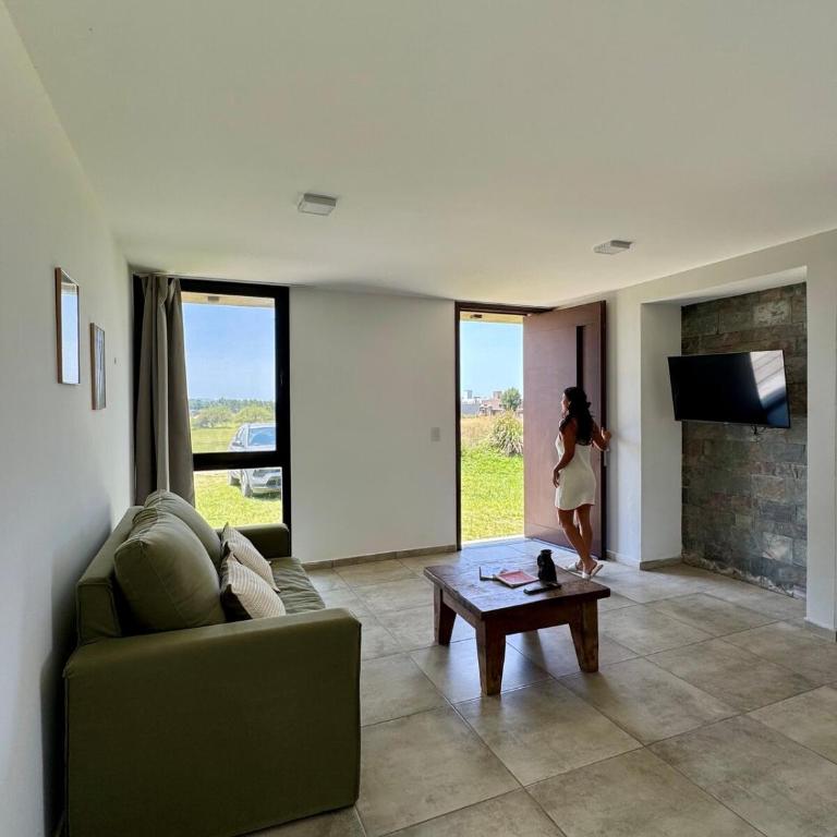Duplex con pileta frente a lago Los Molinos - Two-Bedroom House - 3