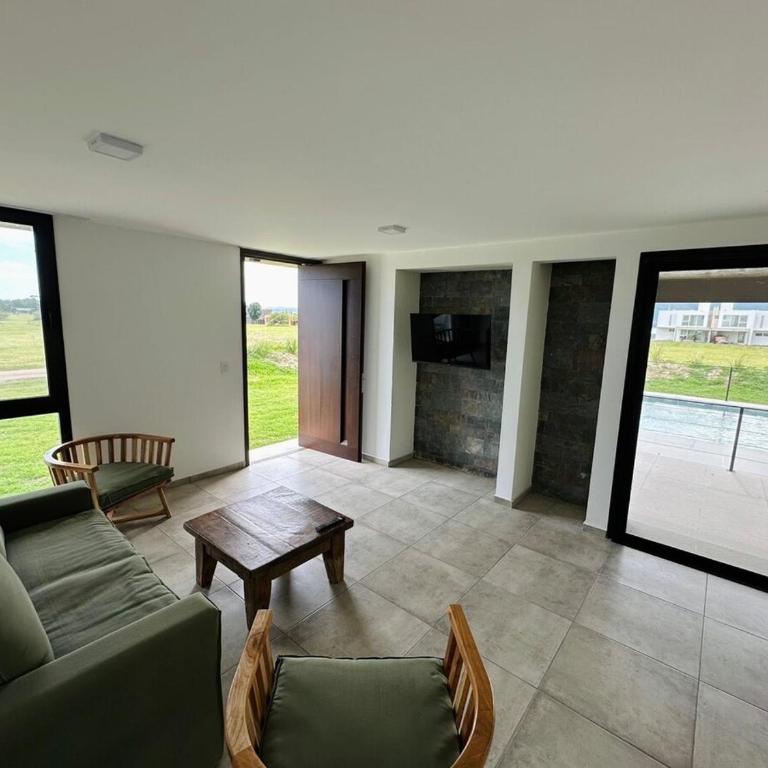 Duplex con pileta frente a lago Los Molinos - Two-Bedroom House - 7