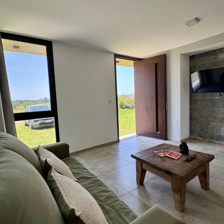 Duplex con pileta frente a lago Los Molinos - Two-Bedroom House - 8