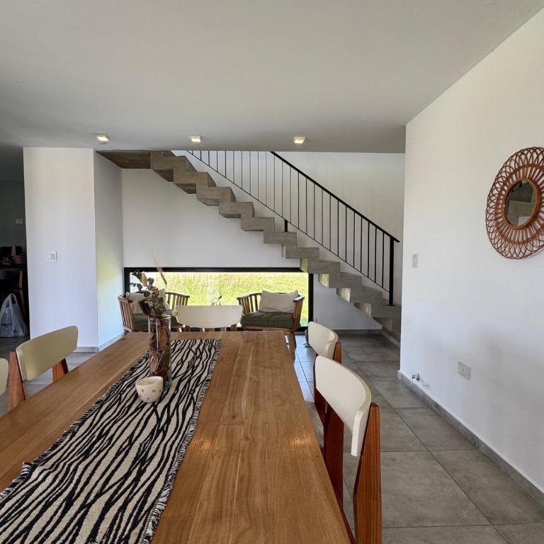 Duplex con pileta frente a lago Los Molinos - Two-Bedroom House - 9