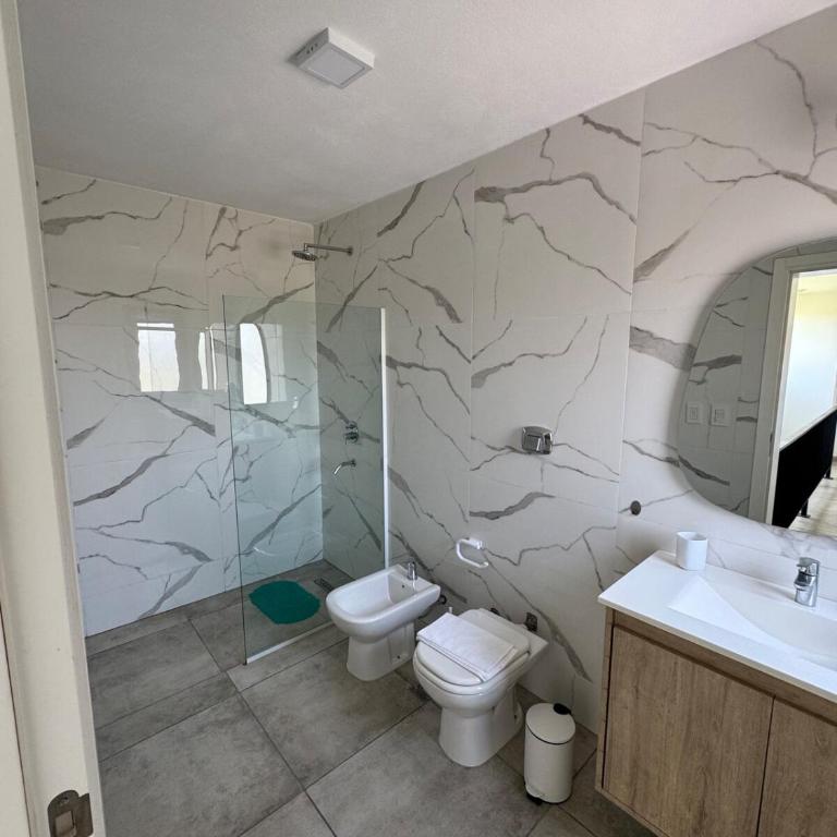 Duplex con pileta frente a lago Los Molinos - Two-Bedroom House - 16
