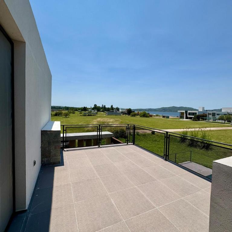 Duplex con pileta frente a lago Los Molinos - Two-Bedroom House - 20