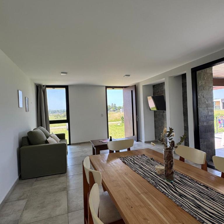 Duplex con pileta frente a lago Los Molinos - Two-Bedroom House - 23