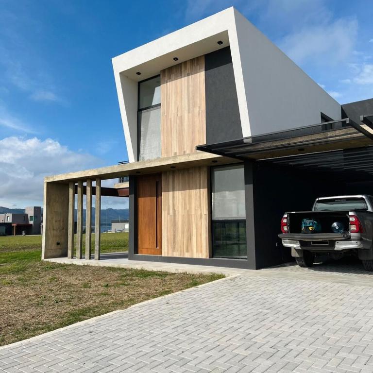 Duplex con pileta frente a lago Los Molinos - Two-Bedroom House - 33