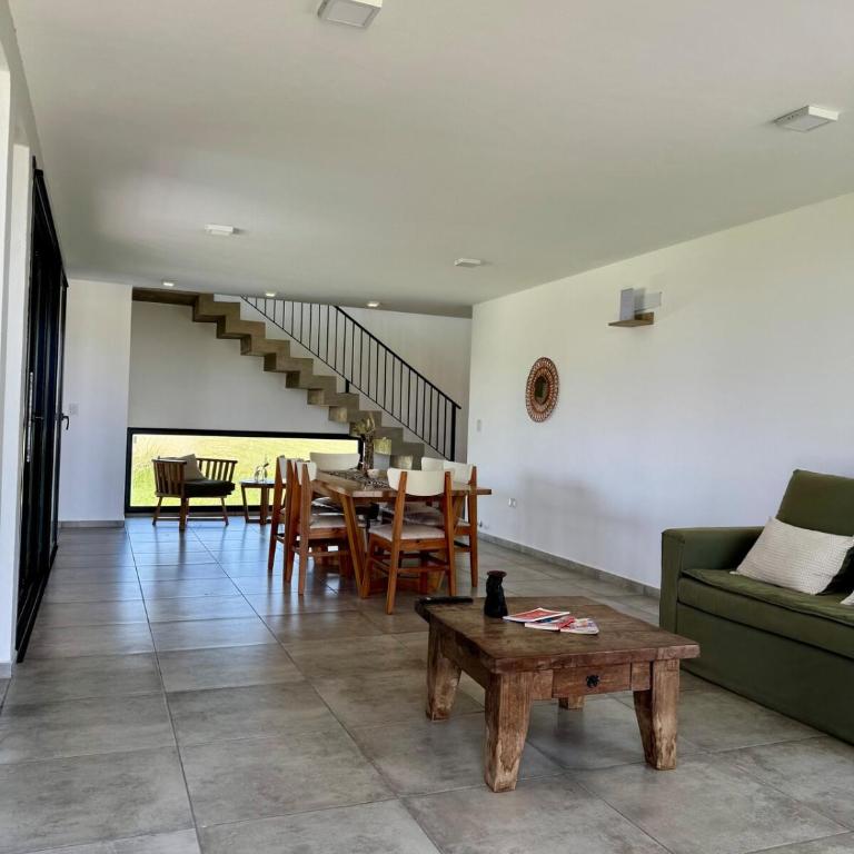 Duplex con pileta frente a lago Los Molinos - Two-Bedroom House - 6