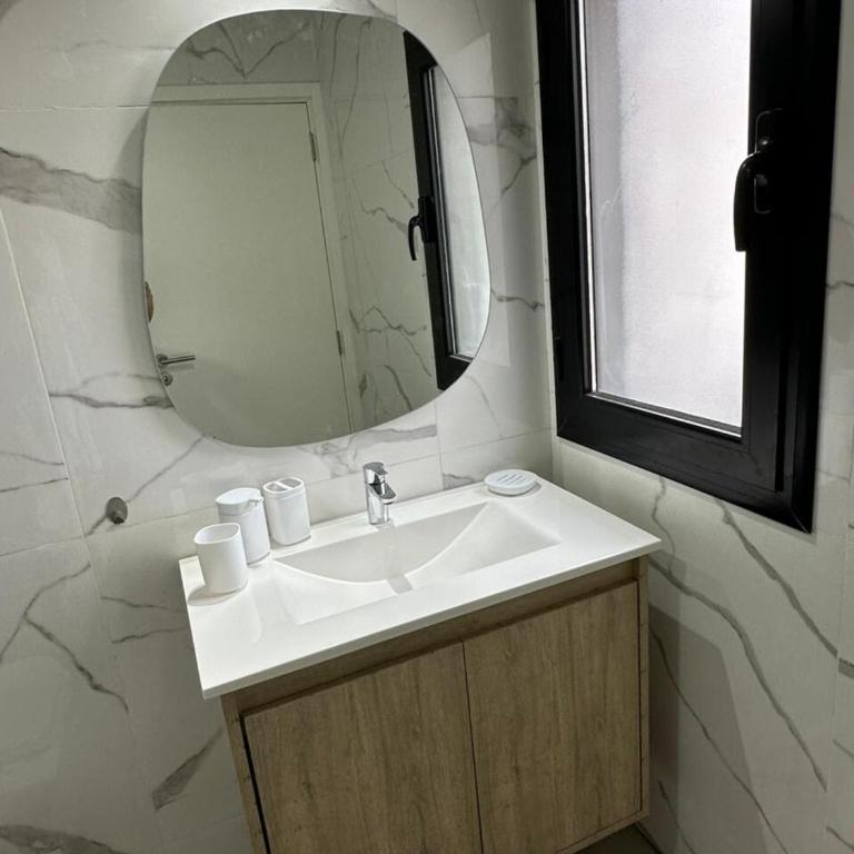 Duplex con pileta frente a lago Los Molinos - Two-Bedroom House - 37