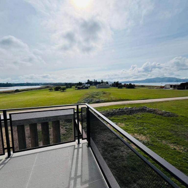 Duplex con pileta frente a lago Los Molinos - Two-Bedroom House - 42