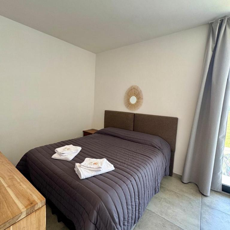 Duplex con pileta frente a lago Los Molinos - Two-Bedroom House - 43