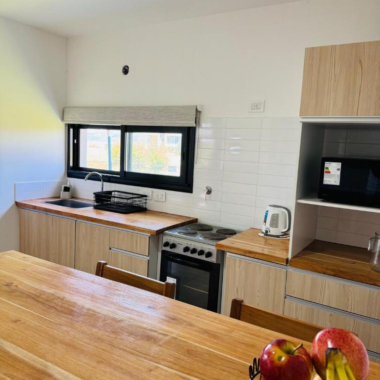 Duplex con pileta frente a lago Los Molinos - Two-Bedroom House - 47