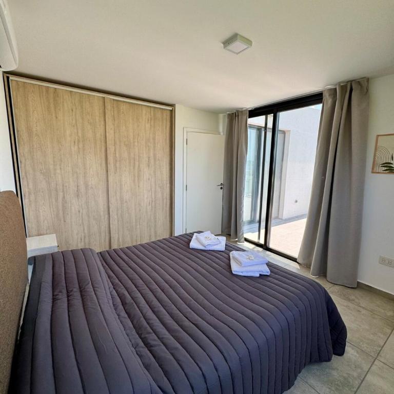Duplex con pileta frente a lago Los Molinos - Two-Bedroom House - 50