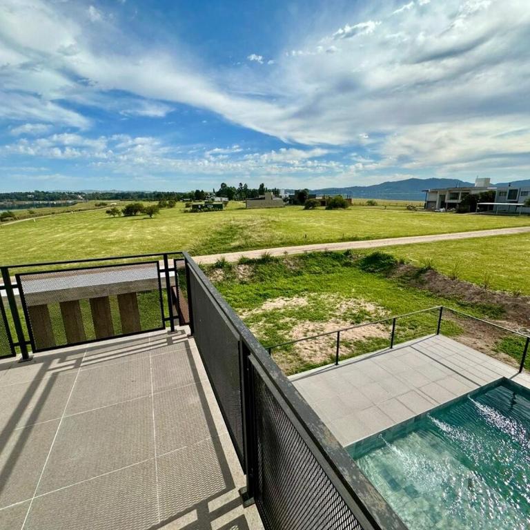 Duplex con pileta frente a lago Los Molinos - Two-Bedroom House - 56
