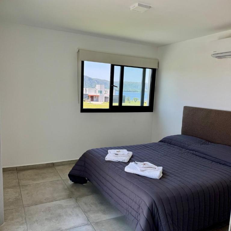 Duplex con pileta frente a lago Los Molinos - Two-Bedroom House - 59