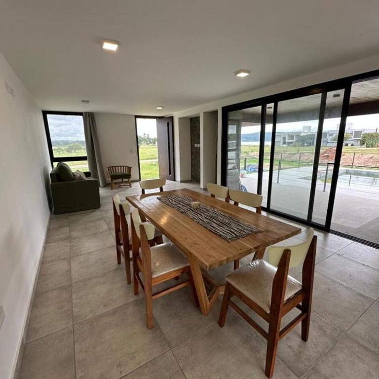 Duplex con pileta frente a lago Los Molinos - Two-Bedroom House - 61