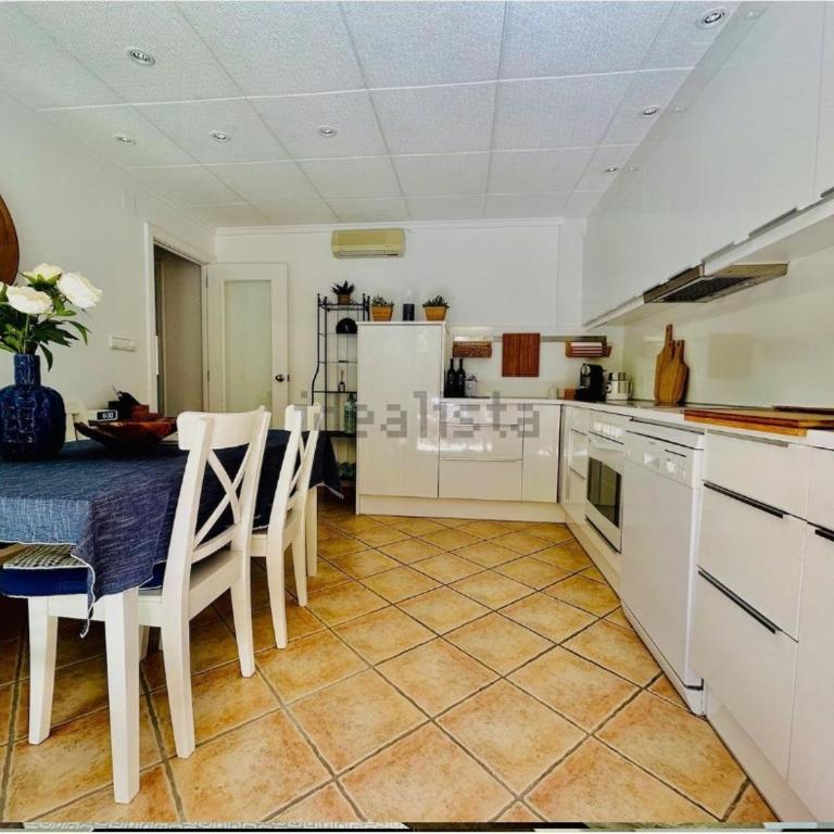 Seaview Home - Three-Bedroom House - 20