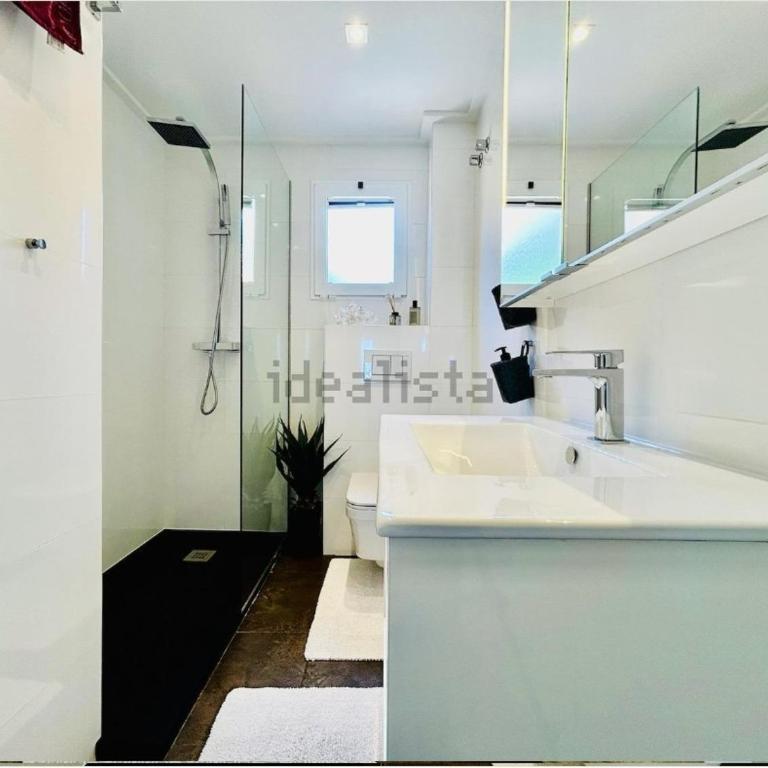 Seaview Home - Three-Bedroom House - 21