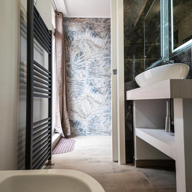 ESTENSIA Room & Suite - Camera King con Balcone - 13