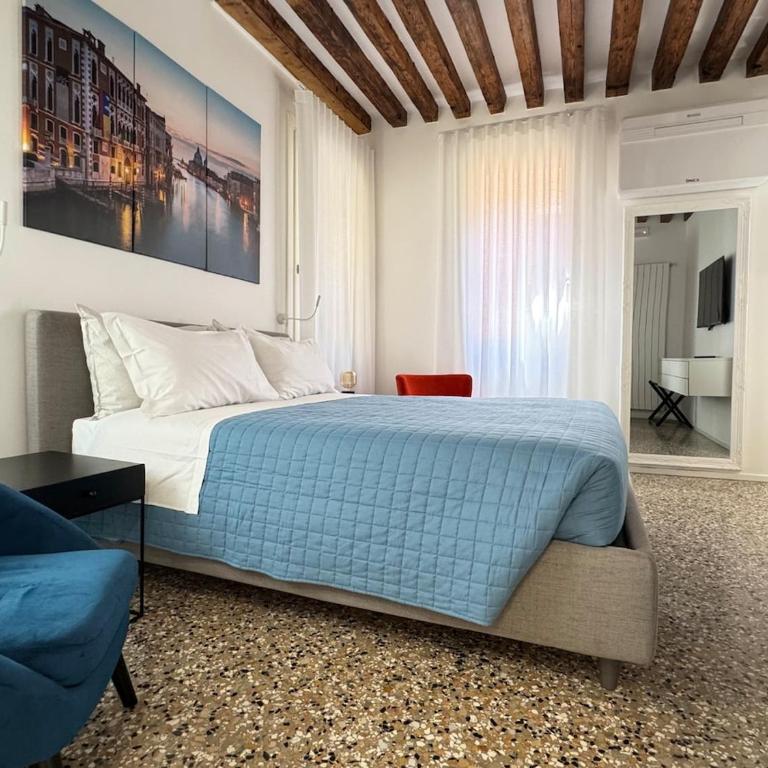 Ca'Lavinia -2 Double Suites with Private Bathrooms - Two-Bedroom Deluxe Apartment - 16