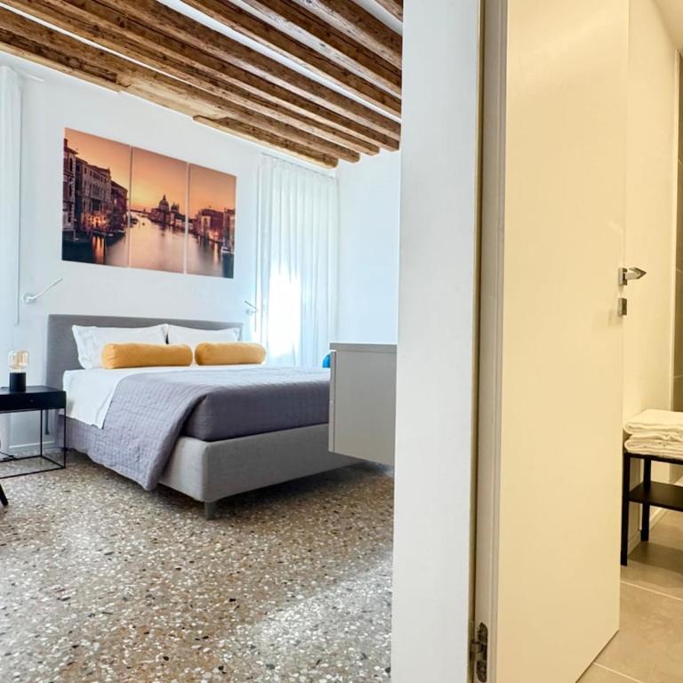 Ca'Lavinia -2 Double Suites with Private Bathrooms - Two-Bedroom Deluxe Apartment - 7