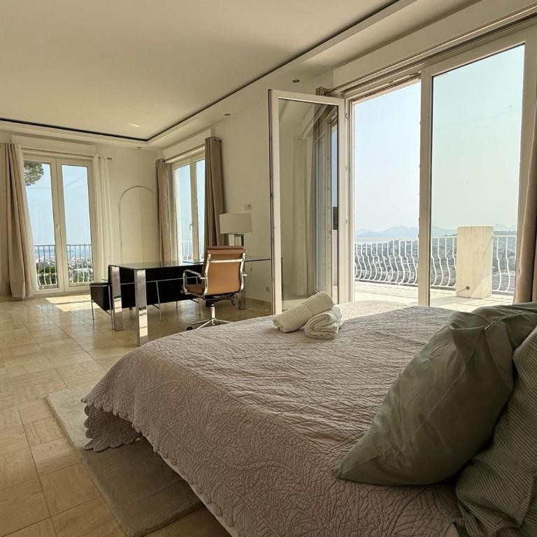 Grande villa, 6 chambres, vue mer, montagne & ville de Cannes - Villa - 23