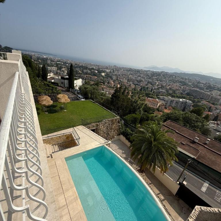 Grande villa, 6 chambres, vue mer, montagne & ville de Cannes - Villa - 25