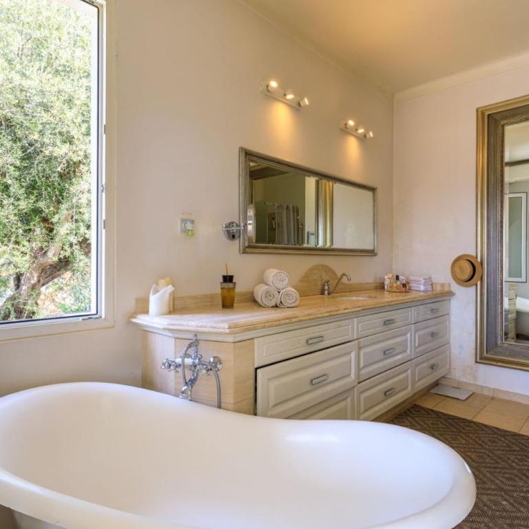 Grande villa, 6 chambres, vue mer, montagne & ville de Cannes - Villa - 28