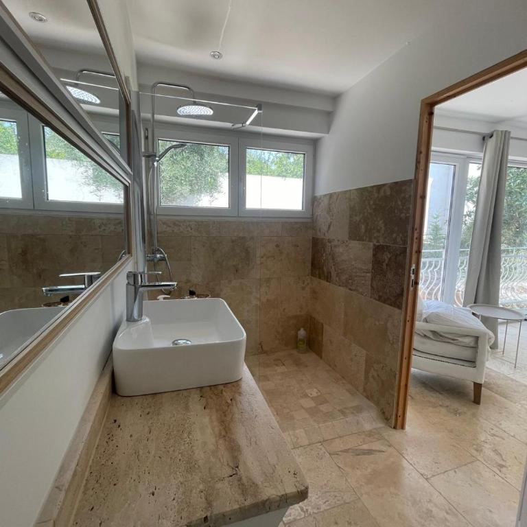 Grande villa, 6 chambres, vue mer, montagne & ville de Cannes - Villa - 33