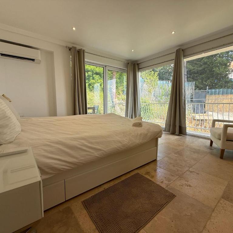 Grande villa, 6 chambres, vue mer, montagne & ville de Cannes - Villa - 34