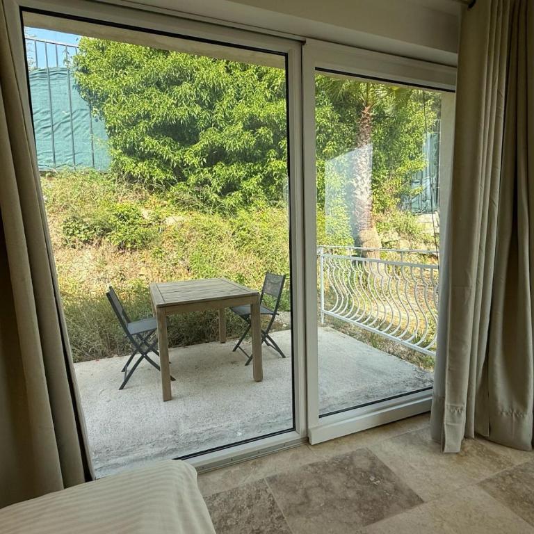 Grande villa, 6 chambres, vue mer, montagne & ville de Cannes - Villa - 35