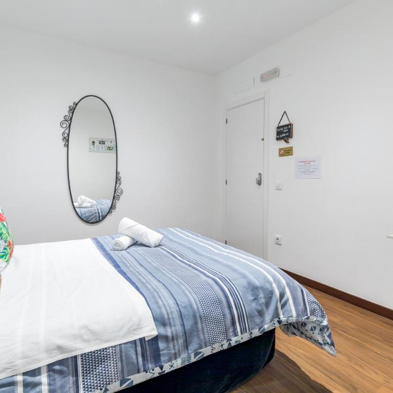 AYZ Juan de Mena - Auto check-in property - Habitación Cuádruple Deluxe con baño privado - 5