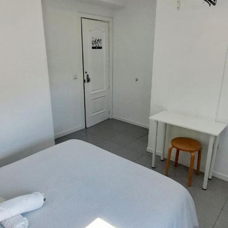 AYZ Sierra de Meira - Auto check-in property - Double Room with Shared Bathroom - 9