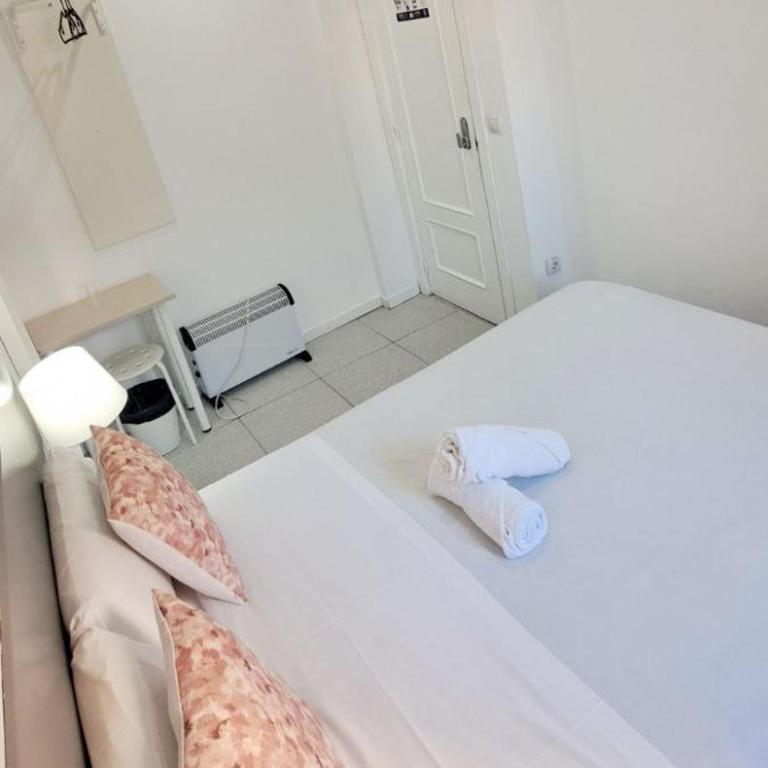 AYZ Sierra de Meira - Auto check-in property - Standard Double Room with Shared Bathroom - 7