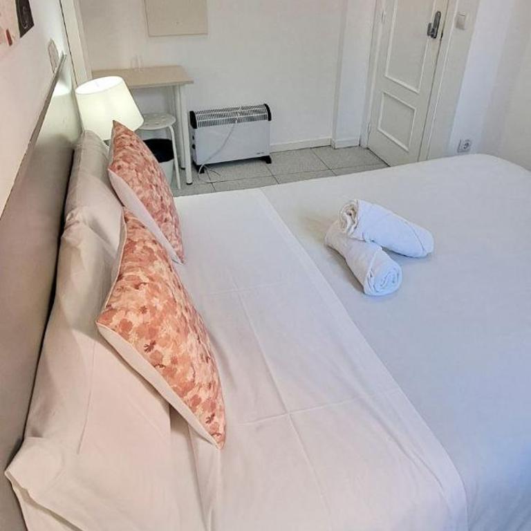 AYZ Sierra de Meira - Auto check-in property - Standard Double Room with Shared Bathroom - 8