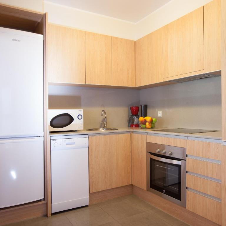 Tarter Mountain Suites - Superior Two Bedroom Apartment with Fireplace for 9 persons. 5 min Walking to Ski Area - 15