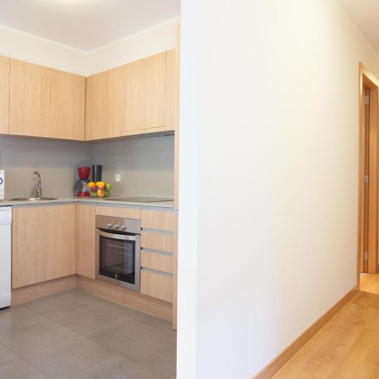 Tarter Mountain Suites - Superior Two Bedroom Apartment with Fireplace for 9 persons. 5 min Walking to Ski Area - 16