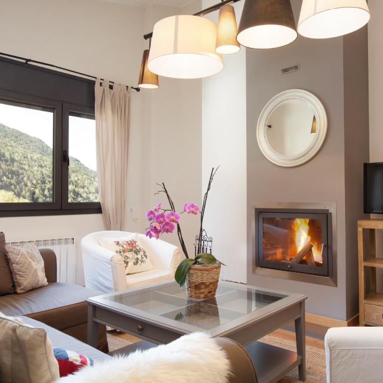 Tarter Mountain Suites - Superior Two Bedroom Apartment with Fireplace for 9 persons. 5 min Walking to Ski Area - 1