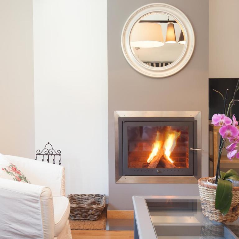 Tarter Mountain Suites - Superior Two Bedroom Apartment with Fireplace for 9 persons. 5 min Walking to Ski Area - 9