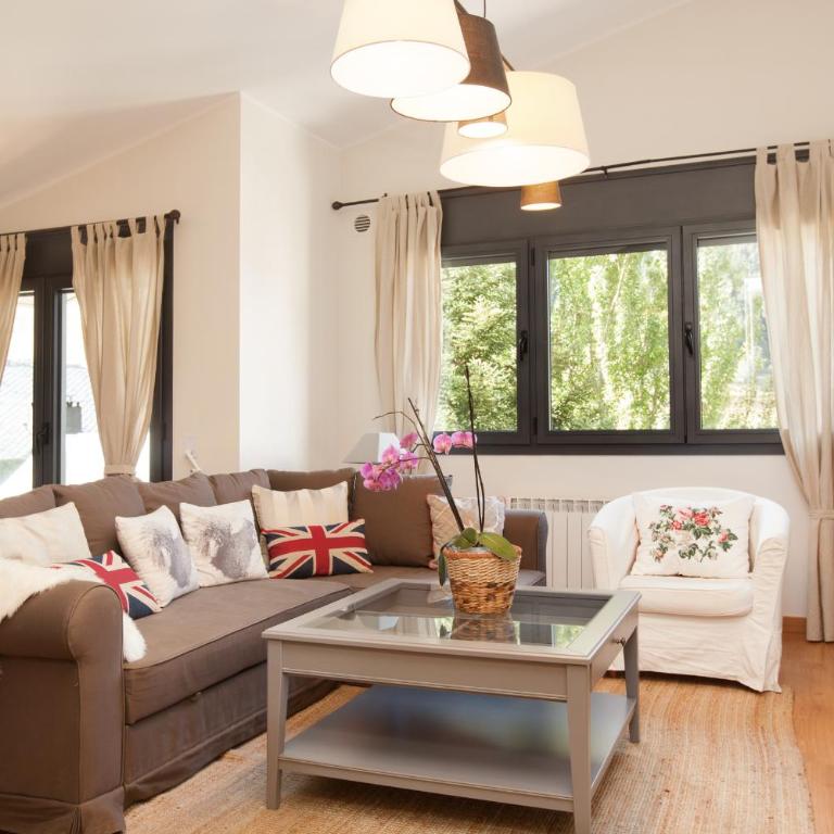 Tarter Mountain Suites - Superior Two Bedroom Apartment with Fireplace for 9 persons. 5 min Walking to Ski Area - 2