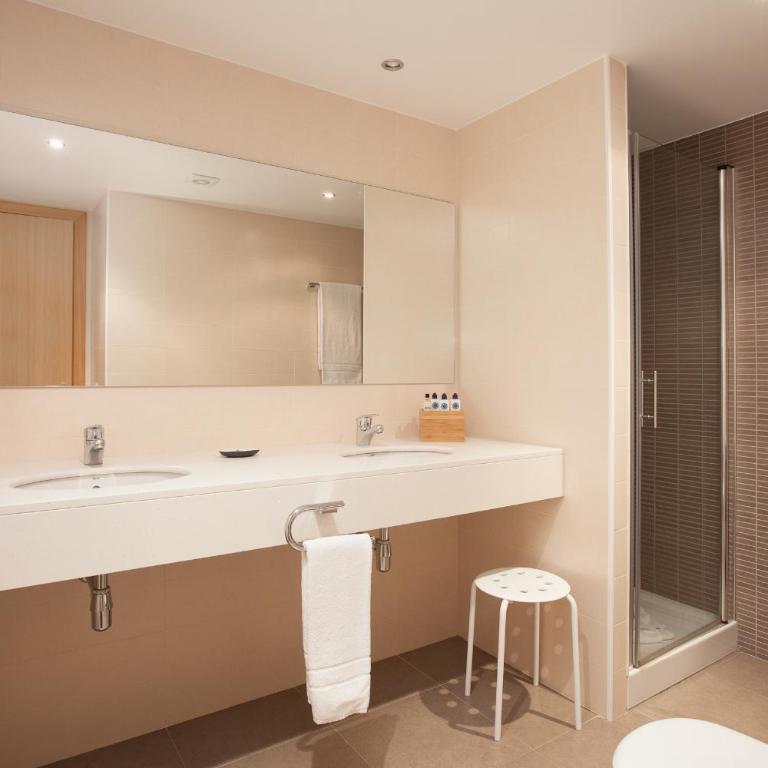 Tarter Mountain Suites - Superior Two Bedroom Apartment with Fireplace for 9 persons. 5 min Walking to Ski Area - 18