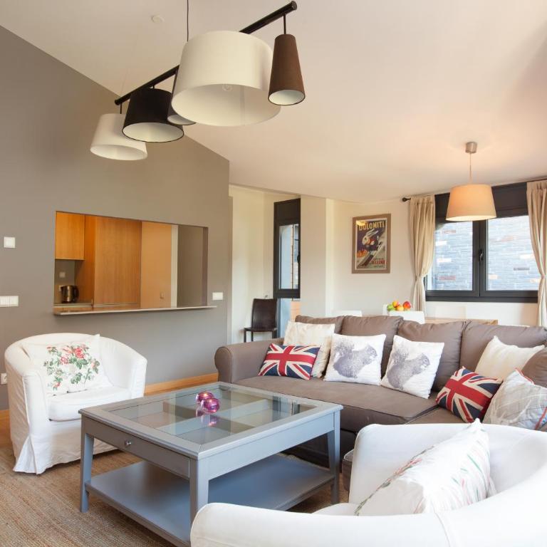 Tarter Mountain Suites - Superior Two Bedroom Apartment with Fireplace for 9 persons. 5 min Walking to Ski Area - 4
