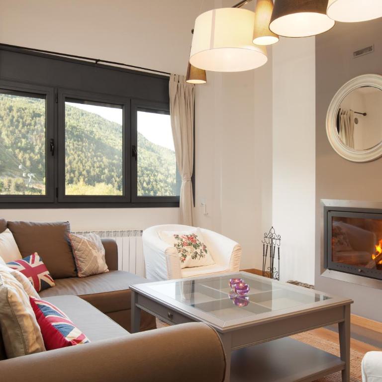 Tarter Mountain Suites - Superior Two Bedroom Apartment with Fireplace for 9 persons. 5 min Walking to Ski Area - 5