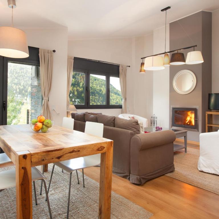 Tarter Mountain Suites - Superior Two Bedroom Apartment with Fireplace for 9 persons. 5 min Walking to Ski Area - 6