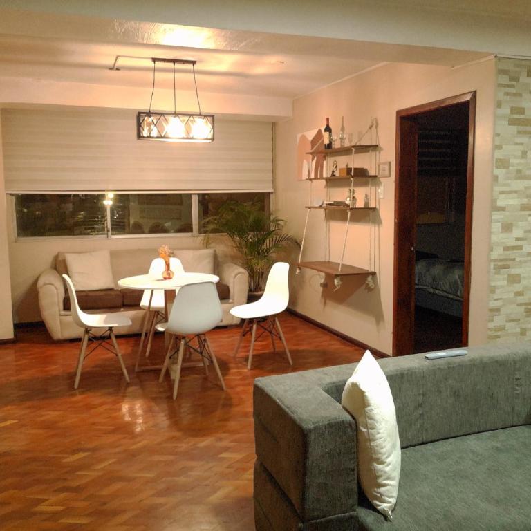 Cómodo y moderno departamento en el centro de Riobamba - Two-Bedroom Apartment - 3